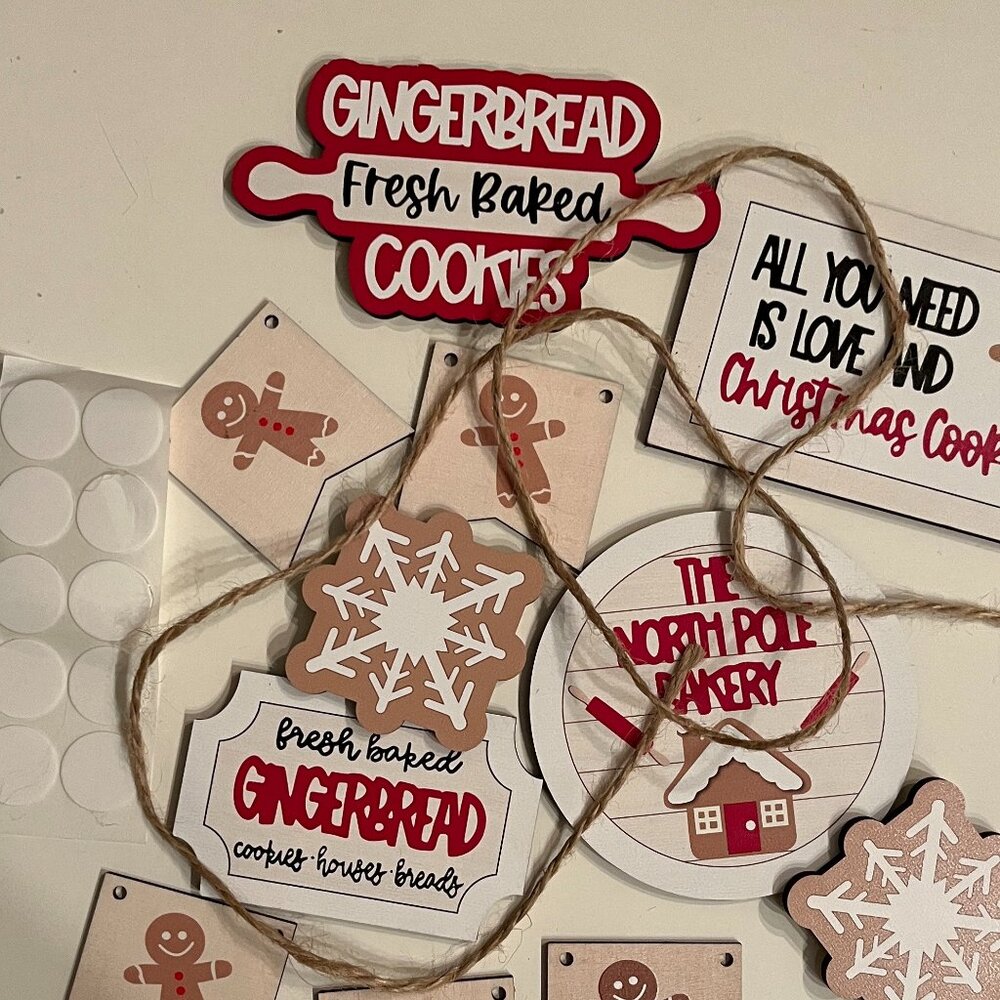 Christmas Gingerbread and cookie‎ Wood Table Top Decor and Gift Tags (new) (x/x)